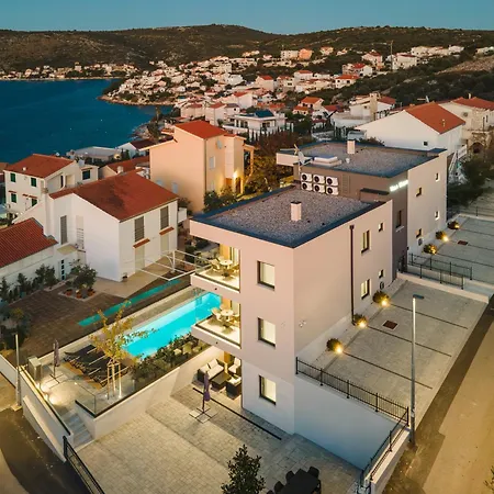 Urban Apartamento Ražanj