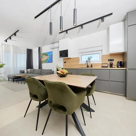 Urban Apartamento Ražanj